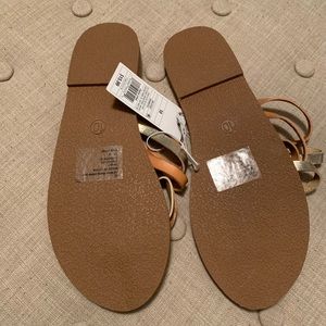 Universal Thread Shoes - NWT Universal Thread Gold Maritza Tan Slide Sandal Universal Thread Shoes - NWT Universal Thread Gold Maritza Tan Slide Sandal
